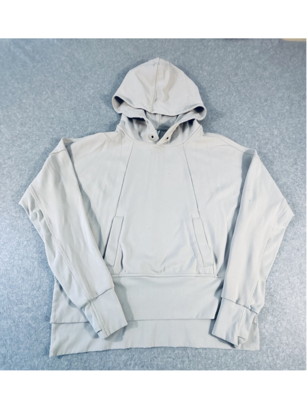 Athleta Womens Small Hoodie Beige‎ Pullover Thumbhole Performance Sweatshirt